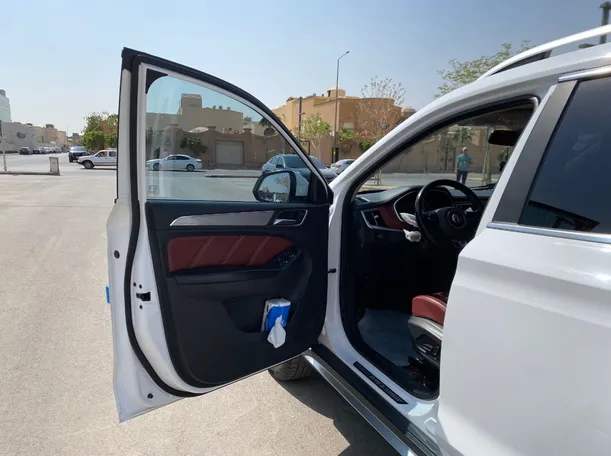 Car image 10