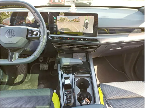 Car image 18