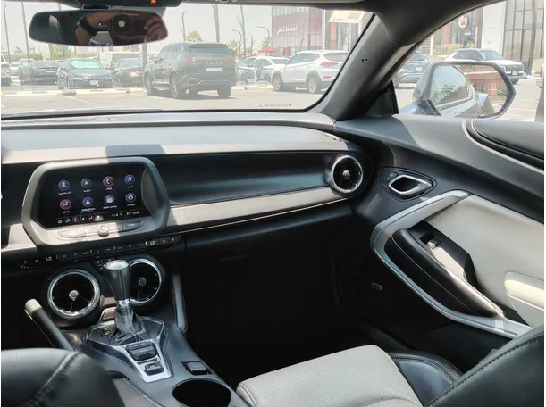 Car image 18