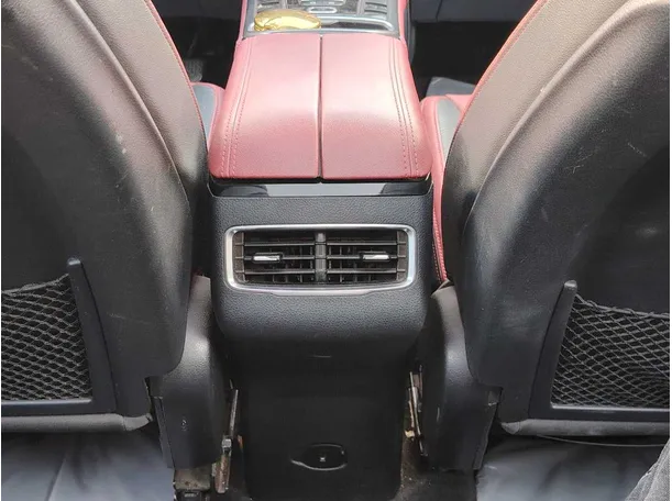 Car image 27