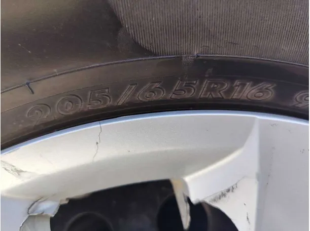 Car image 26