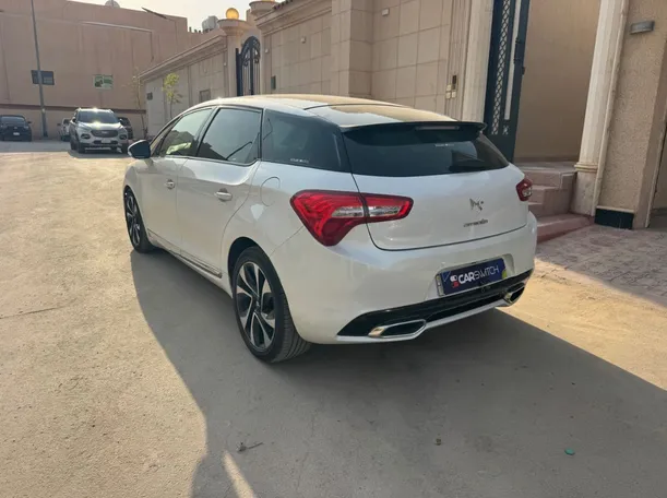 Car image 7