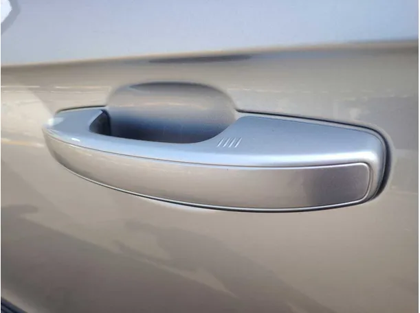 Car image 32