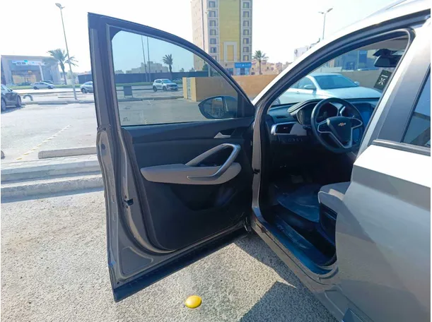 Car image 11