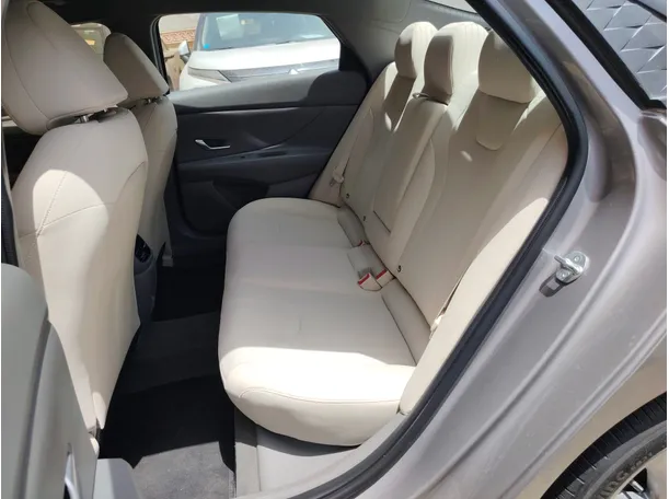 Car image 18