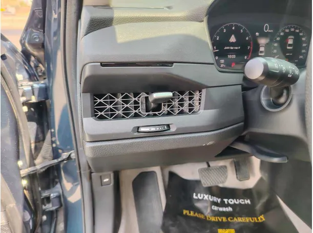 Car image 36