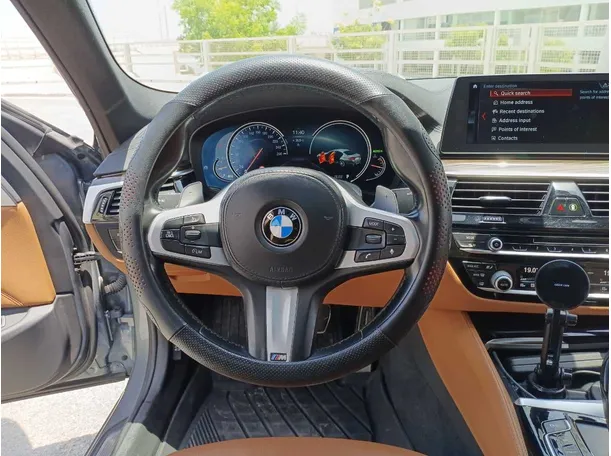 Car image 17