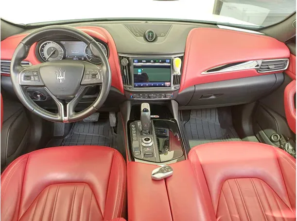 Car image 15