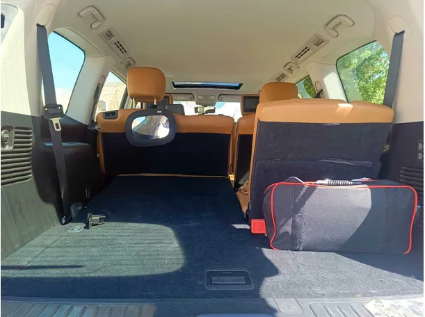 Car image 30