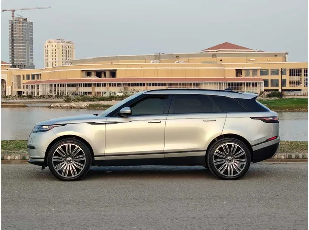 Car image 8