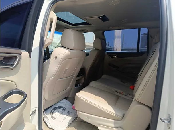 Car image 19
