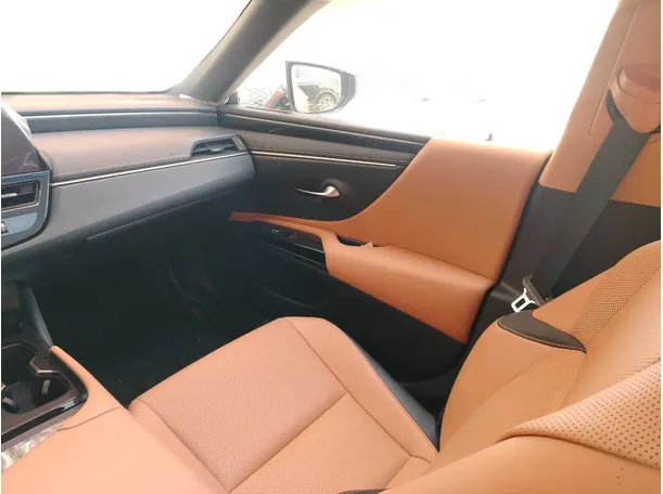 Car image 36