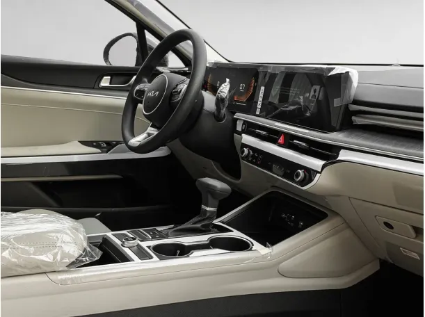 Car image 12