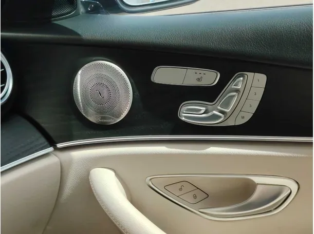 Car image 32