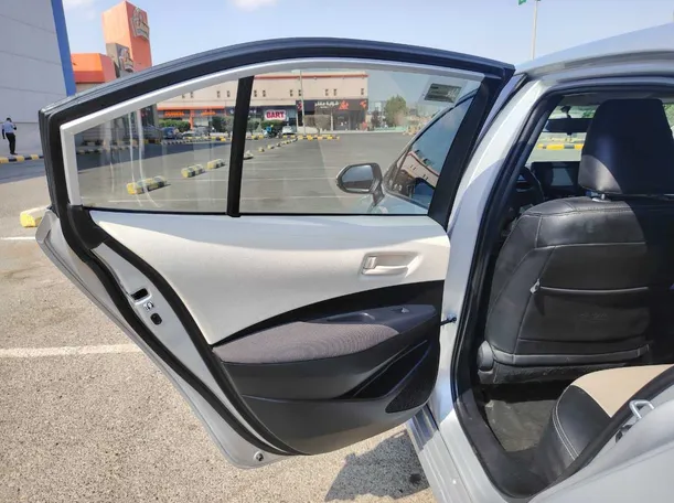 Car image 14