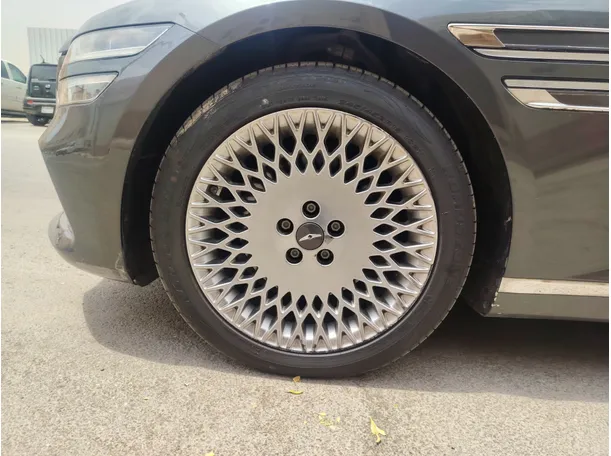 Car image 10
