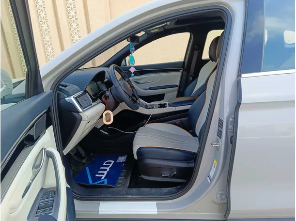 Car image 15