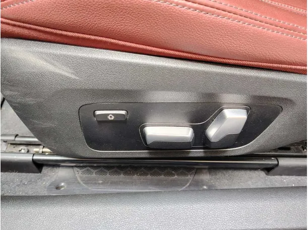 Car image 32