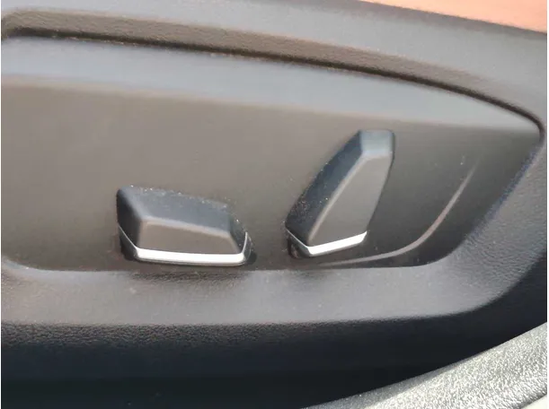 Car image 32
