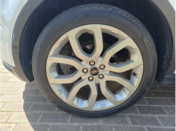 Car image 9