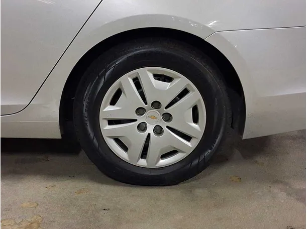 Car image 9