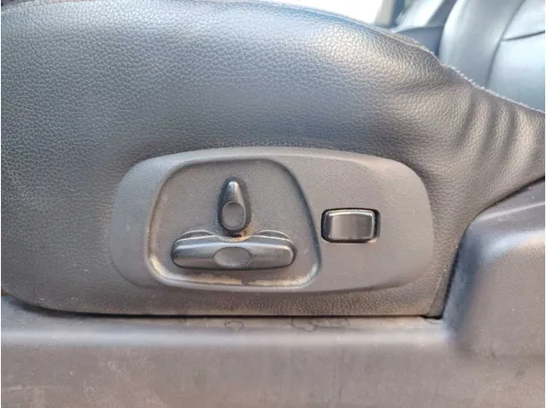 Car image 28