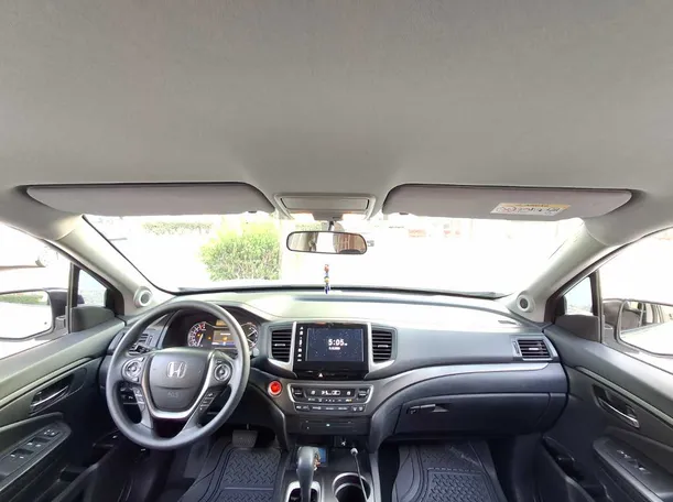 Car image 18