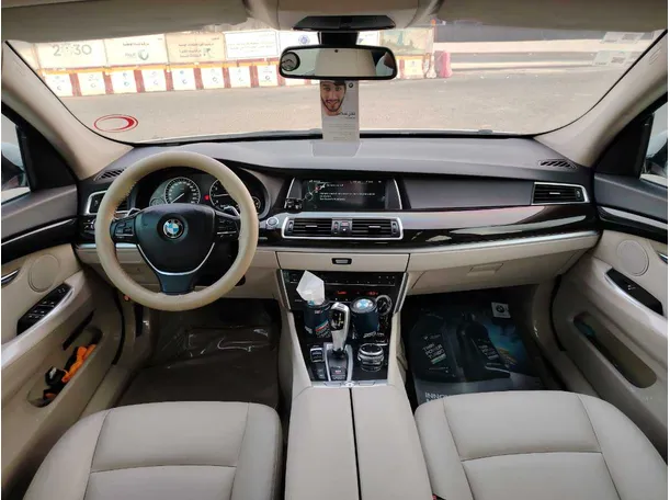 Car image 17