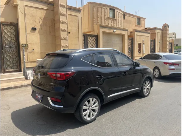 Car image 5