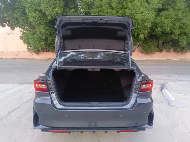 Car image 27
