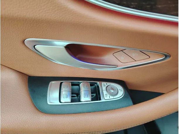 Car image 32