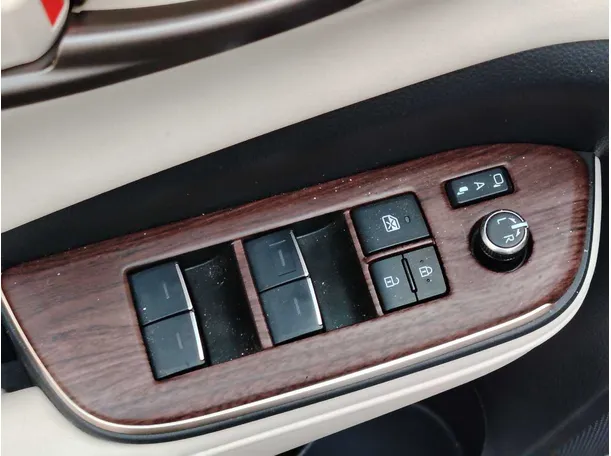 Car image 32