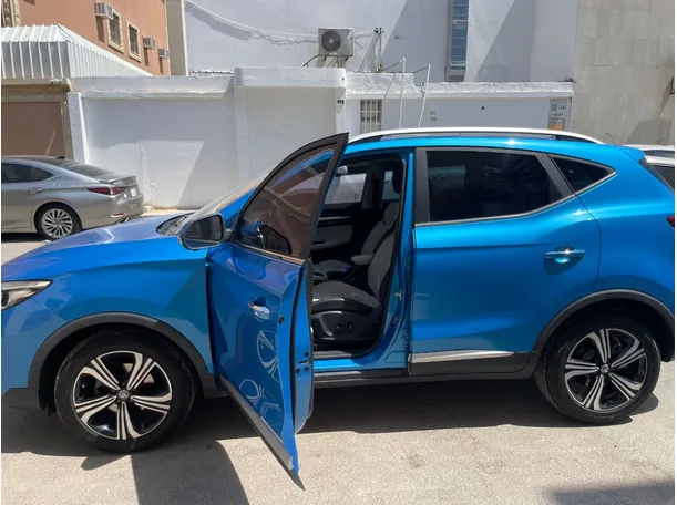 Car image 12