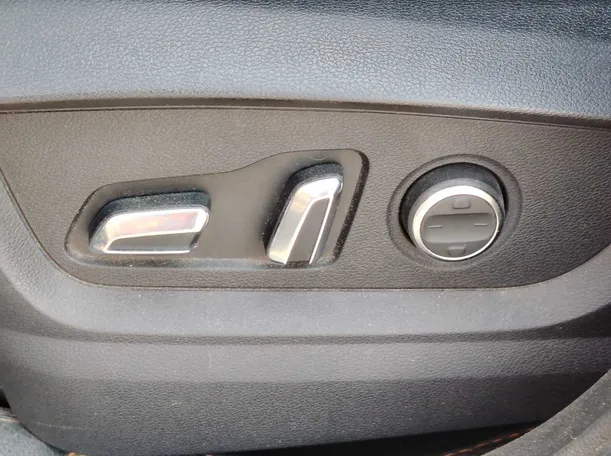 Car image 35