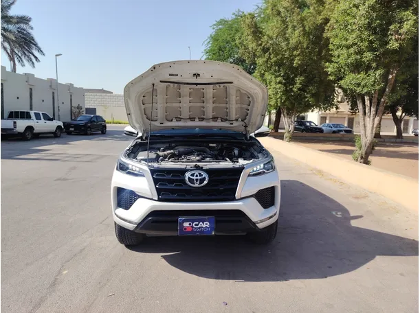 Car image 30