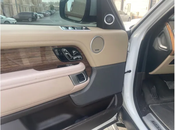 Car image 25