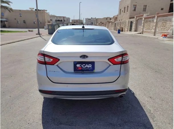 Car image 5