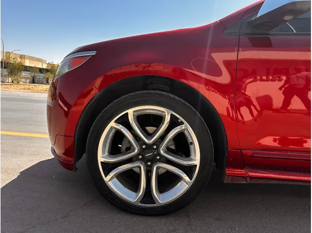 Car image 9