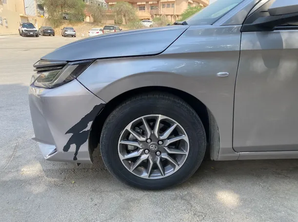 Car image 9
