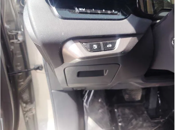 Car image 32