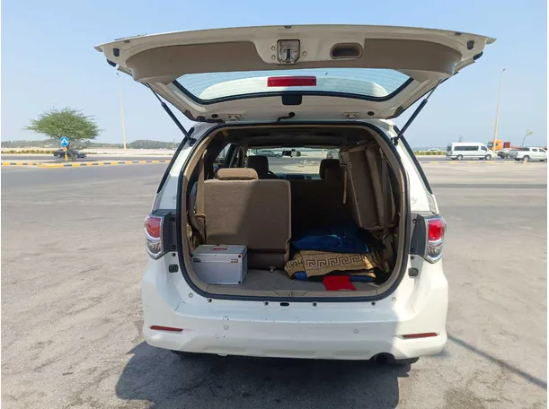 Car image 25