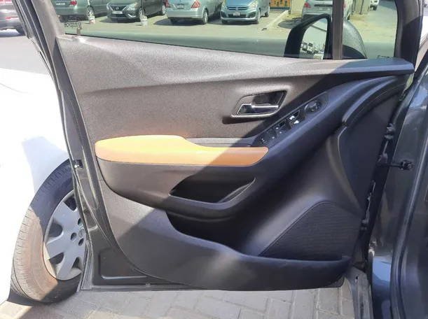 Car image 9