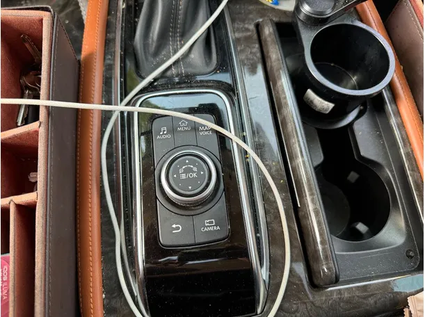 Car image 18