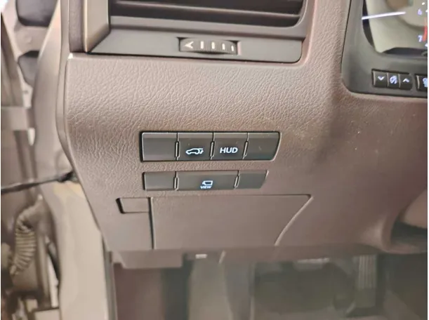 Car image 40