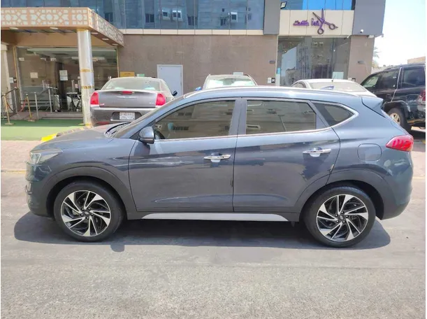 Car image 8