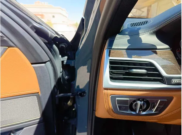 Car image 40