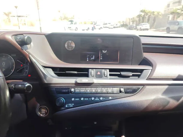 Car image 22