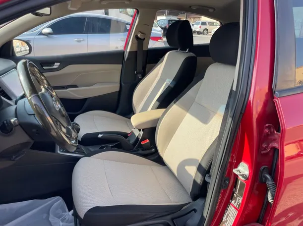 Car image 13