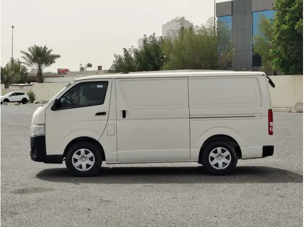 Car image 8