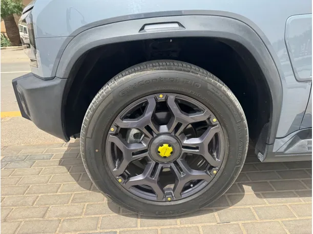 Car image 9